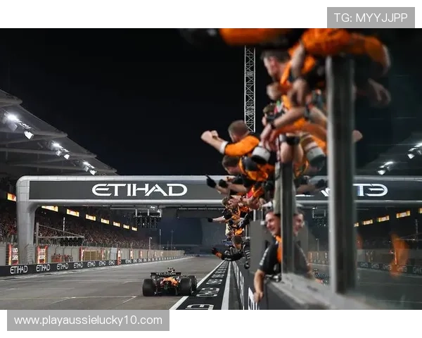 阿布扎比烟火下，诺里斯为迈凯伦终结27年车手冠军等待