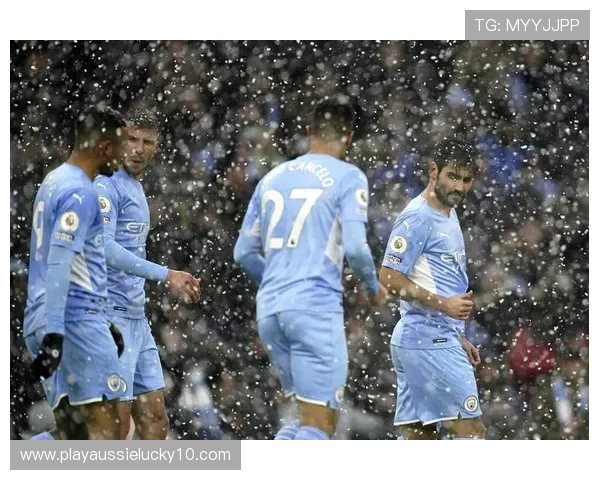 雪天比赛用球颜色争议，主队要求更换未果